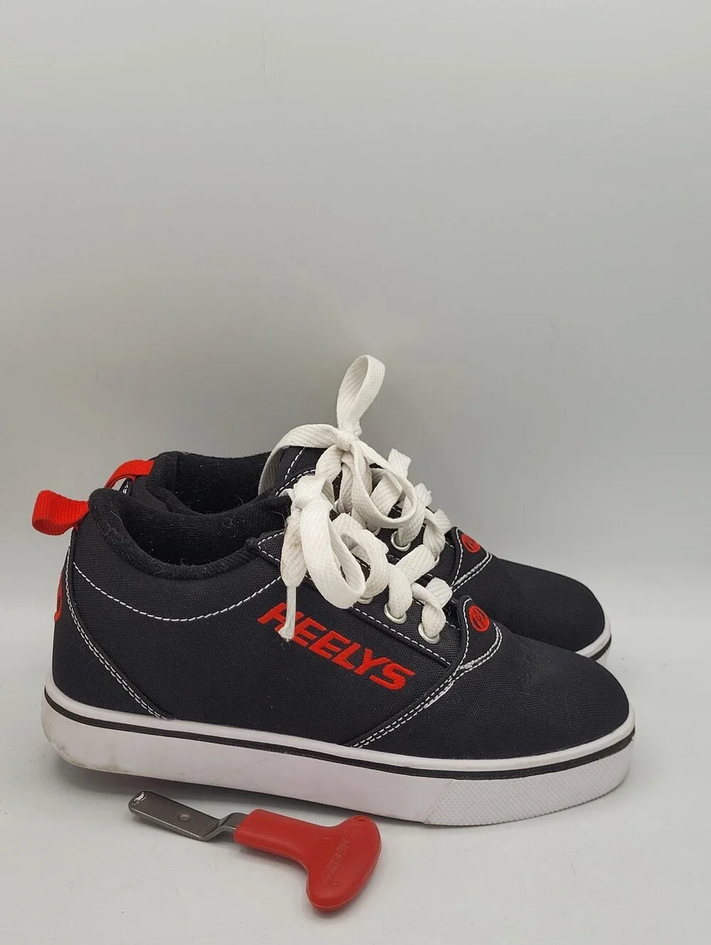 Heelys Skater Shoes Size 1 In Youth